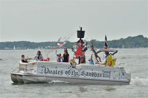 Enthusiasm High During Wawasee Flotilla – InkFreeNews.com