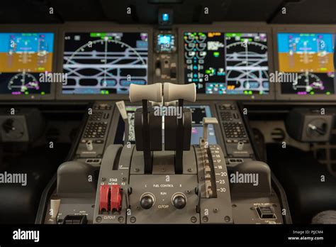 Boeing 787 cockpit hi-res stock photography and images - Alamy