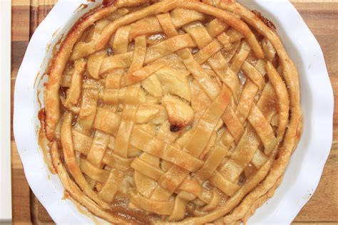 How to Make A Lattice-Topped Apple Pie - life between weekends