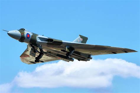 The Final Flight of Avro Vulcan XH558, the World's Last Airworthy V-Bomber - Urban Ghosts Media