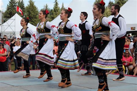 Insieme Serbo Di Danza Popolare Fotografia Editoriale - Immagine di festival, serbo: 75219877