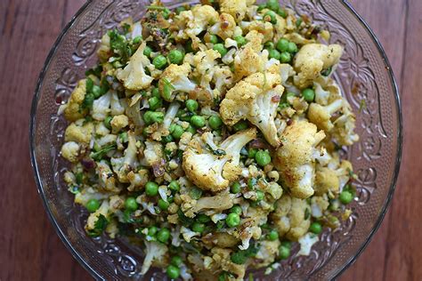 Crackling Cauliflower Salad - Whole30 and pot-luck perfect - GreenLiteBites