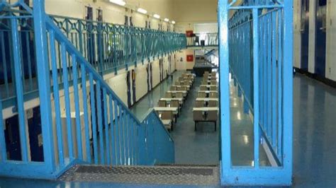 Covid-19: HMP Lowdham Grange praised for handling of outbreak - BBC News