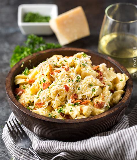 20 Minute Tortellini Pasta Carbonara - The Chunky Chef