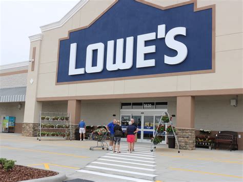 Shoppers head to new Lowe’s at Trailwinds Village - Villages-News.com