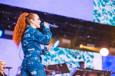 Jess Glynne – ‘Rather Be’ (Live At The Summertime Ball 2018) - Capital