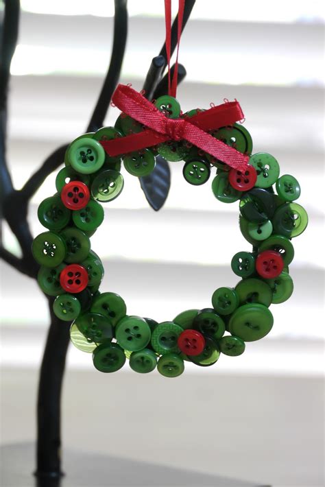 Full of Craft: Ornament Month! Button Wreath