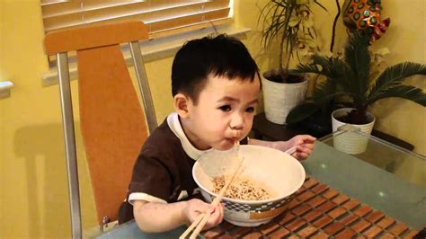 Using Chopsticks to eat noodles - YouTube