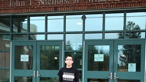 Middleboro MA student sues school, says t-shirt message is free speech