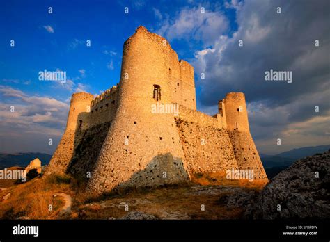 Rocca Calascio, Abruzzo National Park, Calascio village l'Aquila district, Abruzzo, Italy Stock ...