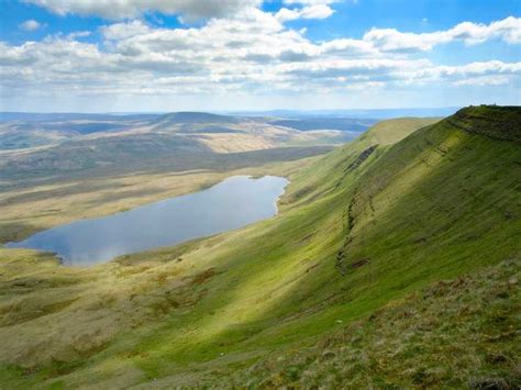 Breathtaking hikes in the Brecon Beacons National Park | Hiking Collection by komoot