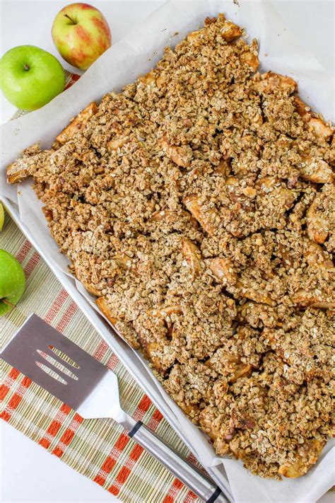 Old Fashioned Apple Slices Recipe with Oat Crumble in Oven