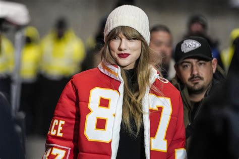 Where does Taylor Swift get all her Chiefs merch from?