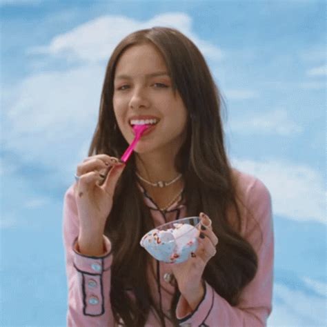 Eating Ice Cream Olivia Rodrigo GIF - Eating Ice Cream Olivia Rodrigo Deja Vu - Discover & Share ...