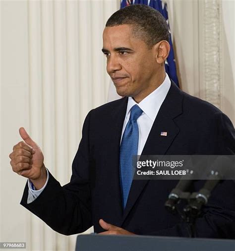 370 Barack Obama Thumbs Up Stock Photos, High-Res Pictures, and Images - Getty Images