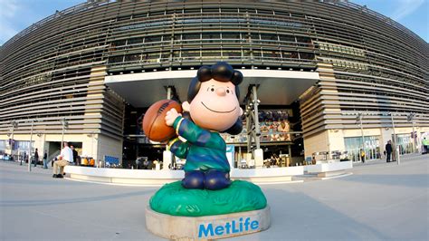 Snoopy, 'Peanuts' crew get the axe as MetLife goes corporate | Mashable