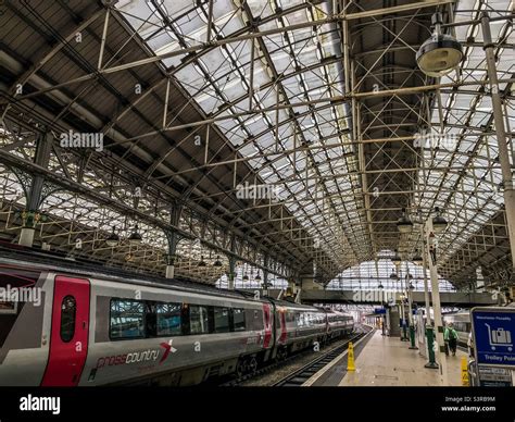 Manchester Piccadilly train station Stock Photo - Alamy