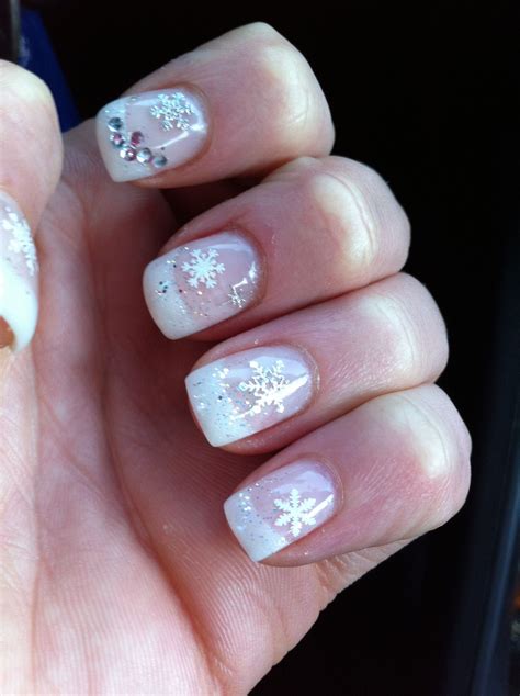 Pin by Keira Barbar on Hair and nails | Nail colors winter, Cute christmas nails, Christmas ...