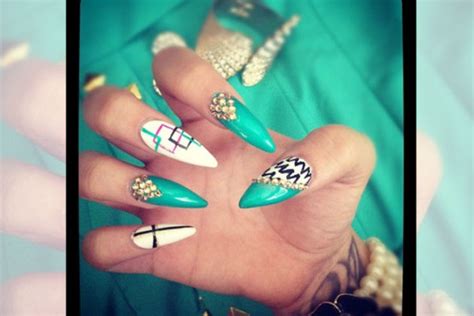 Almond shaped nail designs for feminine galore | HerGamut