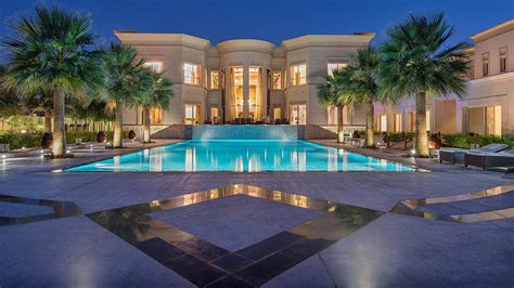 Luxe Dubai Mansion Overlooking Championship Golf Course For Sale ...