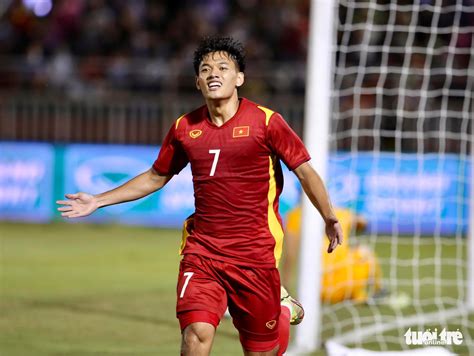 Vietnam thump Singapore in int’l football friendly | Tuoi Tre News