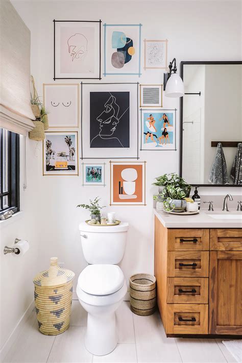 15 Bathrooms With Beautiful Wall Decor That Will Inspire A Refresh