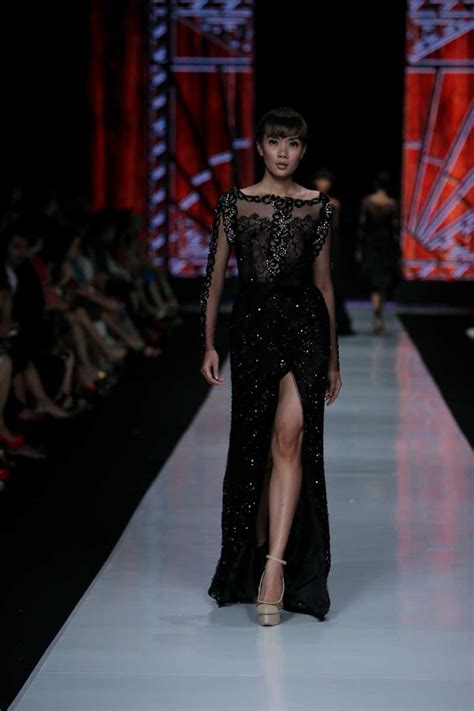 Jakarta Fashion Week 2014: Ivan Gunawan | FashionWindows Network