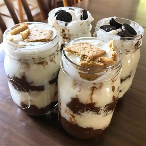 Healthier than you’d think Zoat breakfast trifle meal prep! Cookies & Cream (336 calories) and S ...