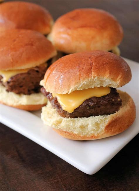 Delicious and Easy Cheeseburger Sliders - Kindly Unspoken | Receta | Hamburguesas