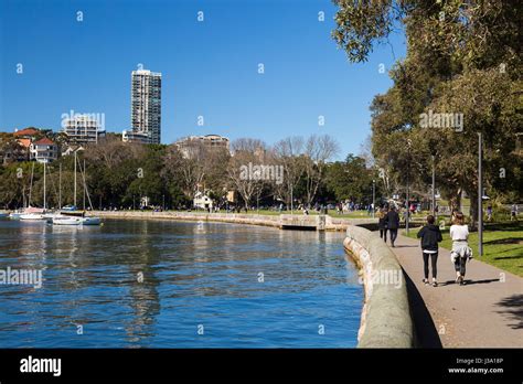 People walking along Rushcutters Bay Park, Sydney Stock Photo - Alamy