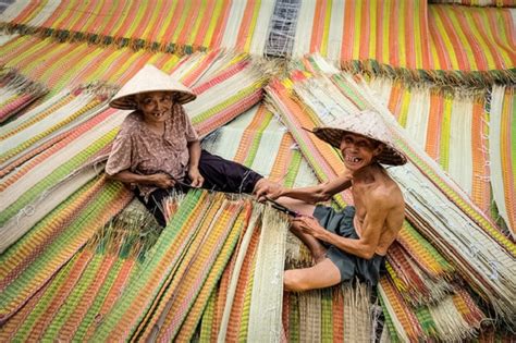 The Mat Weaving Village More Than A Century In Dong Thap