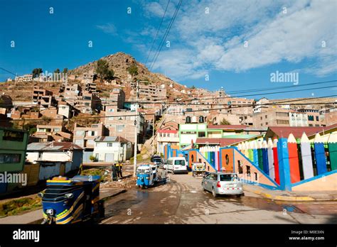 Paisaje urbano de puno fotografías e imágenes de alta resolución - Alamy