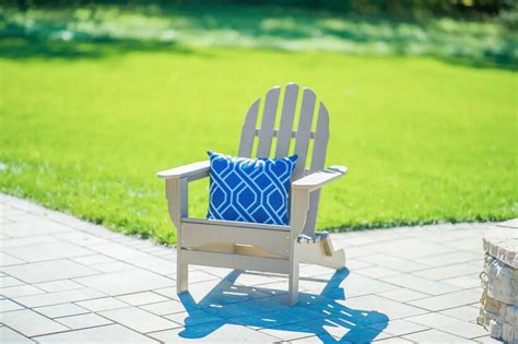 Why Recycled Adirondack Chairs for your Garden? - Home Decor Muse