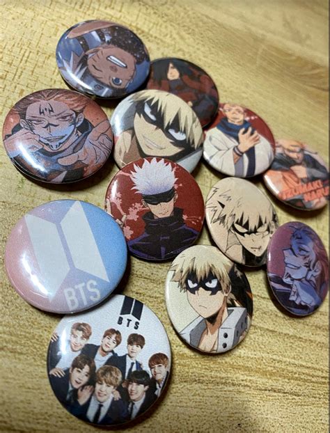 4x anime pin badge 25mm | Etsy