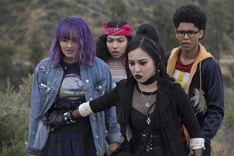 Runaways Season 2 Review: Strong Characters, Poor Plot Choices – IndieWire