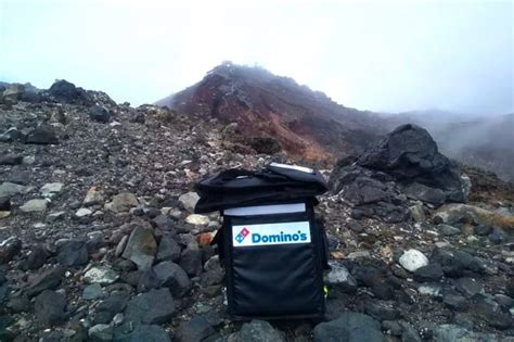 Domino’s Delivery Rider Hikes Japan’s Highest Mountain to Deliver Pizza