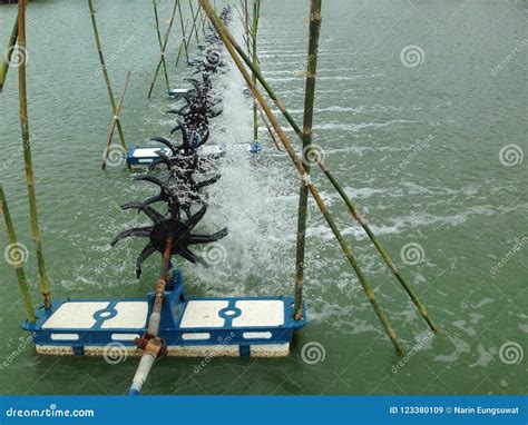 Turbine Rotates the Surface To Increase Oxygen in Fish Pond and Shrimp ...