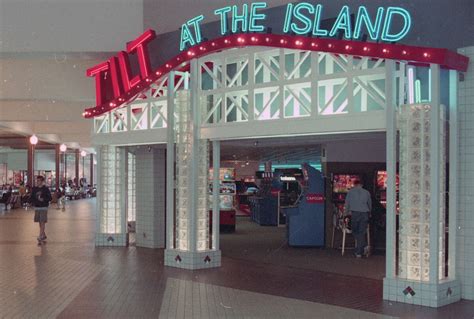 Things you remember if you hung out at the mall in the 1980s