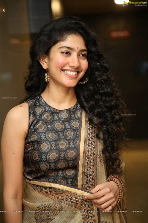 Sai pallavi, tamil actress, HD phone wallpaper | Peakpx