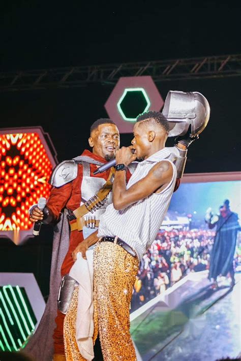 Jose Chameleone forced to apologize after locking lips with brother on stage - AGAIN - Ghafla! Kenya