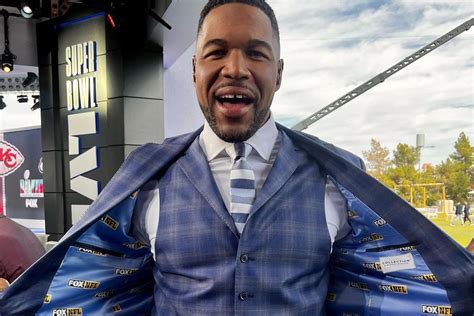 GMA's Michael Strahan shows off custom-made Super Bowl suit & fans are all saying the same thing ...