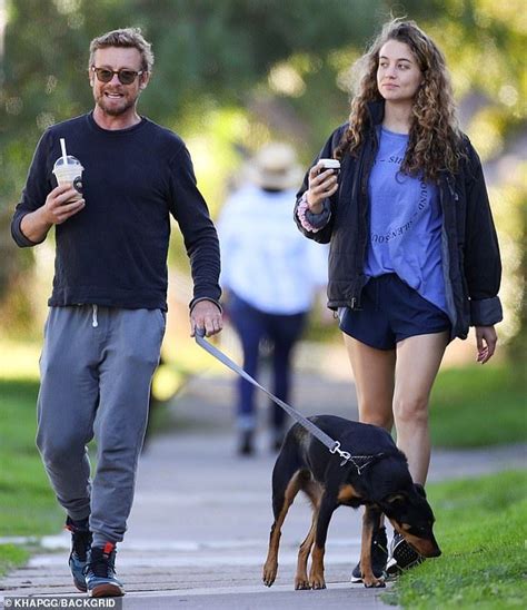 Heartthrob Simon Baker, 50, takes dog for a walk with daughter Stella | Simon baker, Heartthrob ...