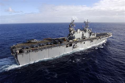 File:USS Tarawa LHA-1.jpg - Wikimedia Commons