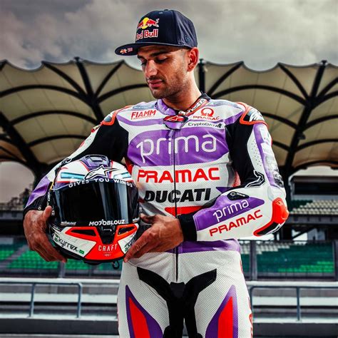 Alpinestars Supertech R10 Helmet First Look [10 Fast Facts] - BestMotoSport