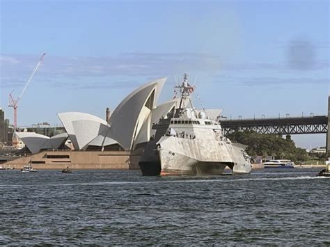 USS Canberra arrives in Sydney ahead of commissioning - Aerotech News & Review