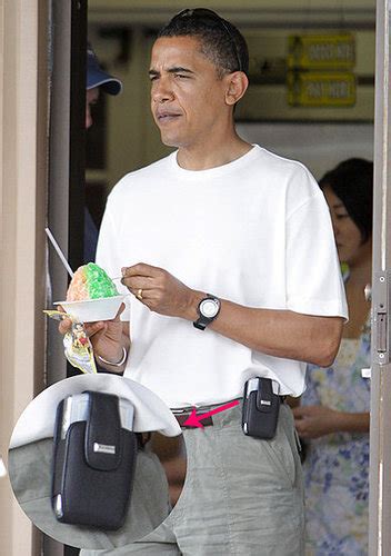 Obama Hides His BlackBerry in a Cell Phone Holster | POPSUGAR Tech