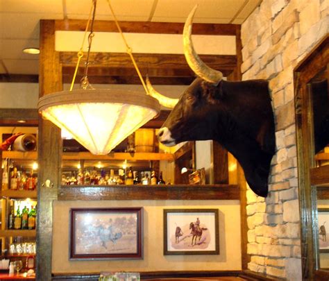 Longhorn Steakhouse | A taxidermy bull's head hangs on the w… | Flickr