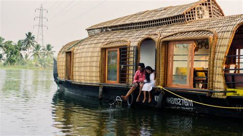 Alleppey Honeymoon Boat House - Romantic Getaway in Kerala