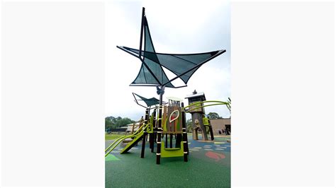 Elm Grove Elementary School - Nature-Inspired School Playground Towers