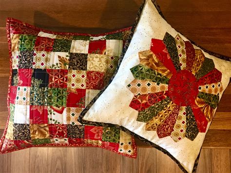 Christmas Pillows | Christmas quilt blocks, Christmas pillows, Vintage ...